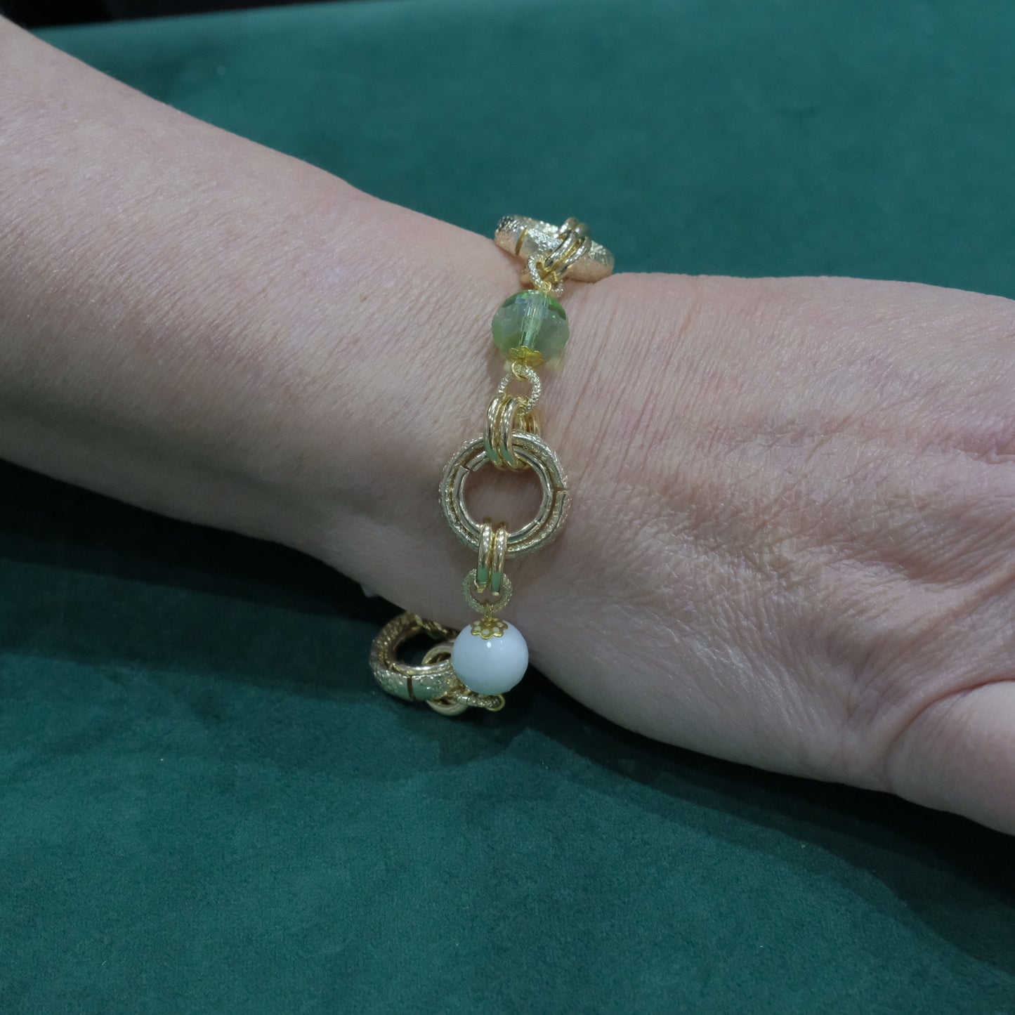 Bracciale in acciaio con rifiniture satinate e pietre dure