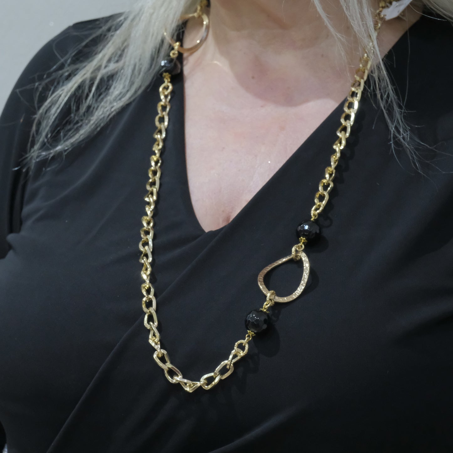 Collana in acciaio liscio e pietre dure