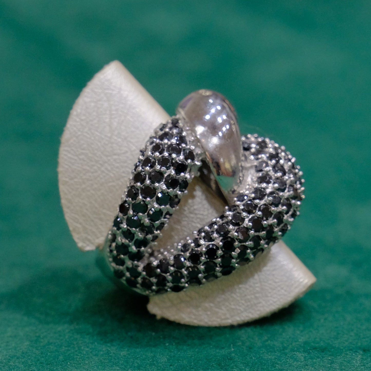 Anello in argento 925, regolabile, con pietre nere