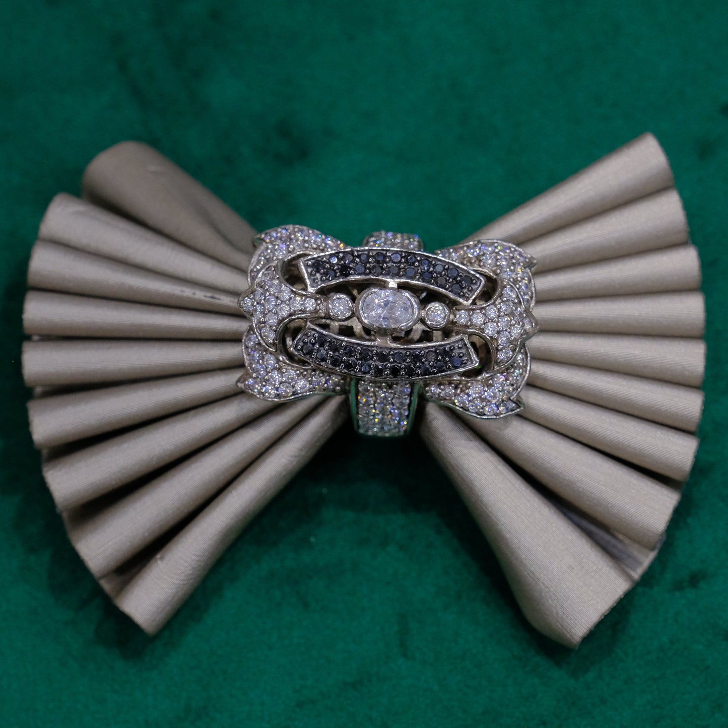 Anello in argento 925, regolabile, con zirconi e pietre nere