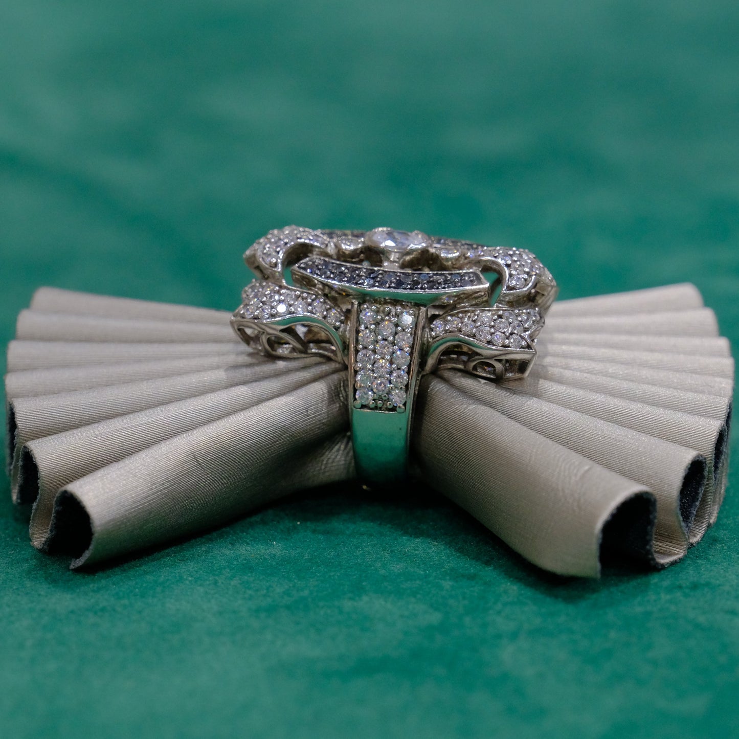 Anello in argento 925, regolabile, con zirconi e pietre nere