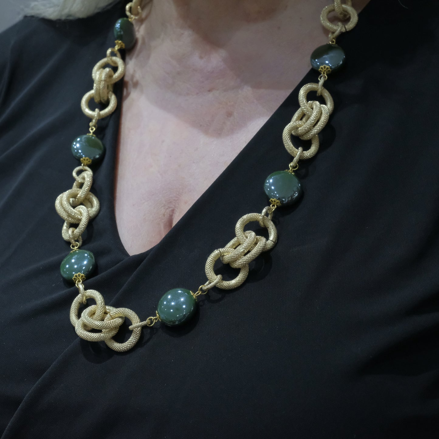 Collana in acciaio satinato con pietre dure