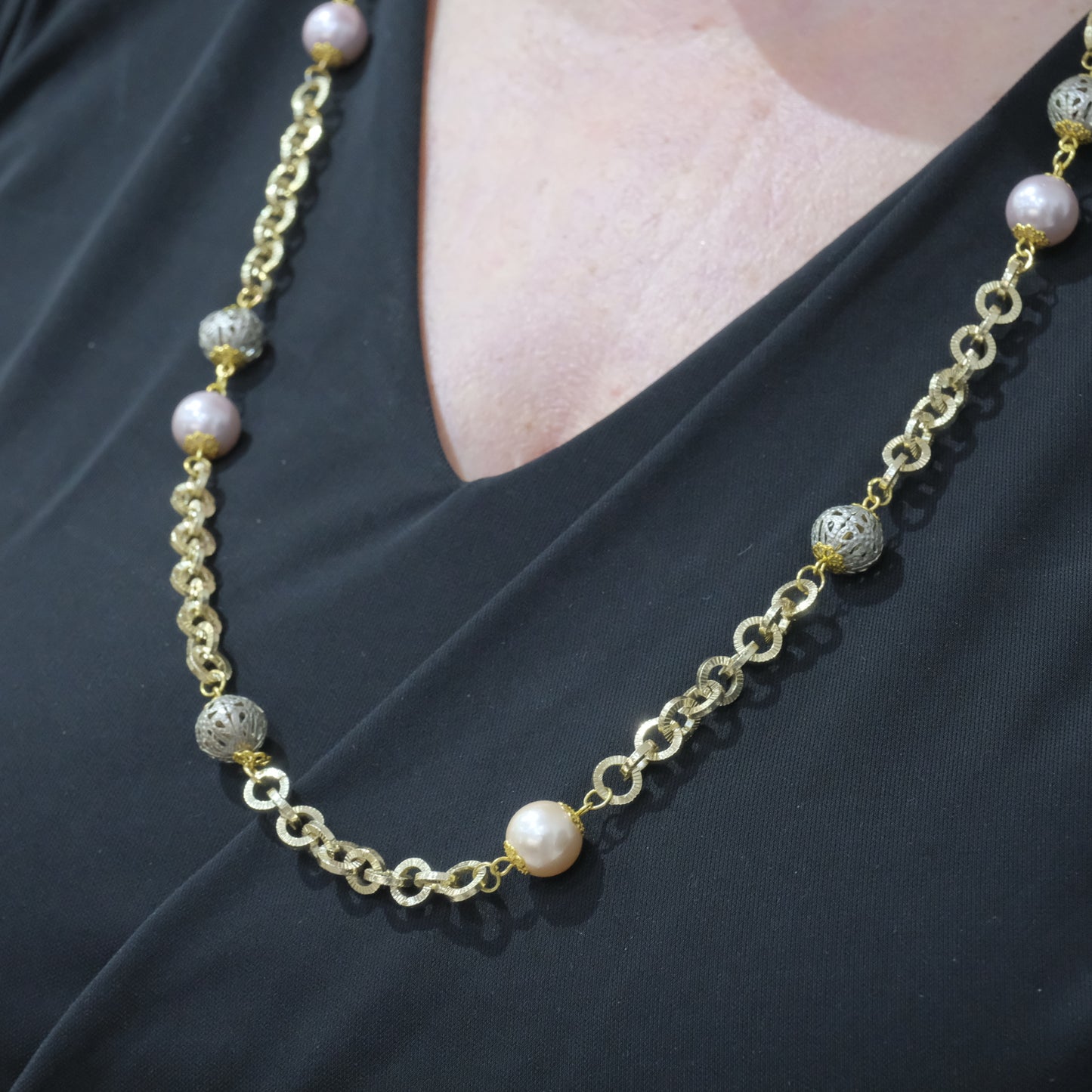 Collana in acciaio satinato con pietre dure