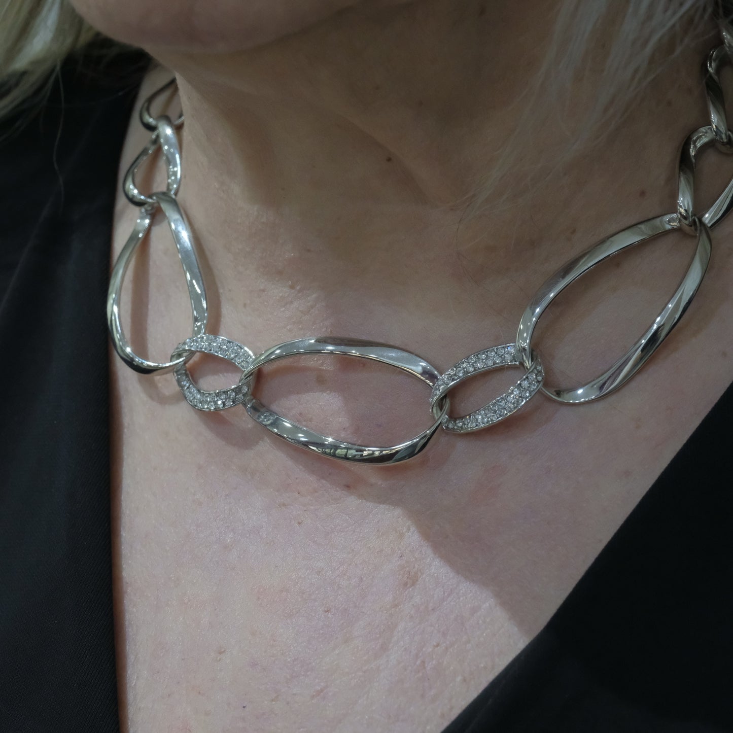 Collana in acciaio liscio con zirconi